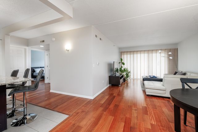 1636 Ashland Avenue 309, Des Plaines, IL 60016