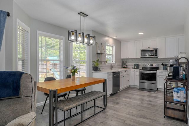 5103 N 10th Avenue, Ozark, MO 65721