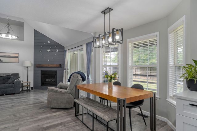 5103 N 10th Avenue, Ozark, MO 65721