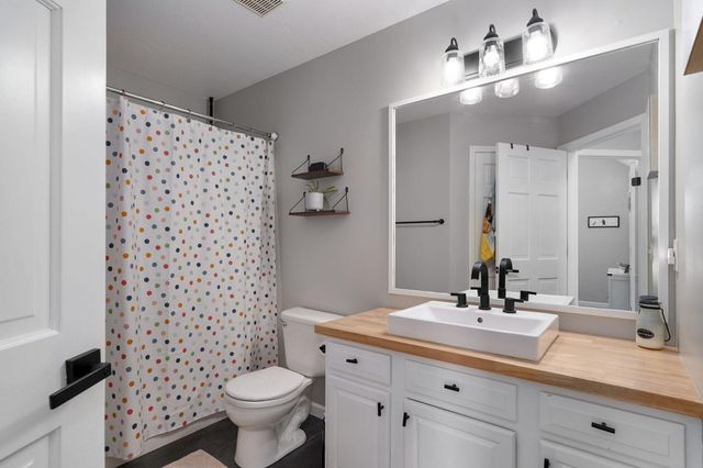 5103 N 10th Avenue, Ozark, MO 65721