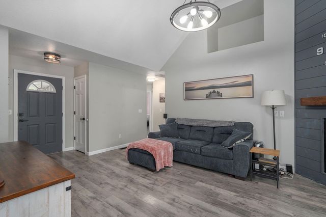 5103 N 10th Avenue, Ozark, MO 65721