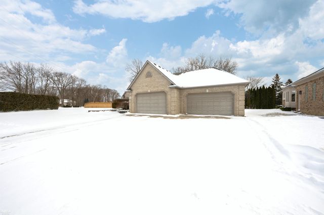 48498 Beacon Square Drive, Macomb, MI 48044