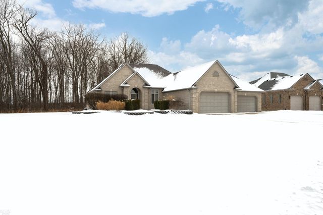 48498 Beacon Square Drive, Macomb, MI 48044