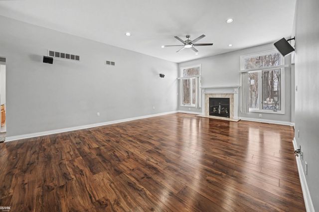 48498 Beacon Square Drive, Macomb, MI 48044