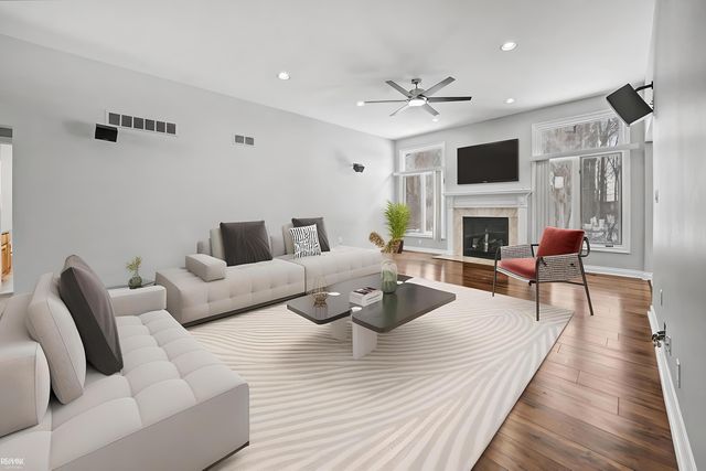 48498 Beacon Square Drive, Macomb, MI 48044