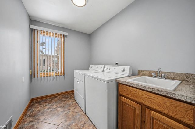 48498 Beacon Square Drive, Macomb, MI 48044