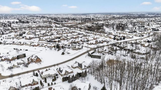 48498 Beacon Square Drive, Macomb, MI 48044
