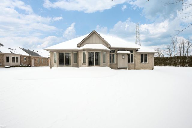 48498 Beacon Square Drive, Macomb, MI 48044