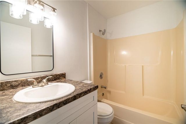 5254 Treetops DR J101, Naples, FL 34113