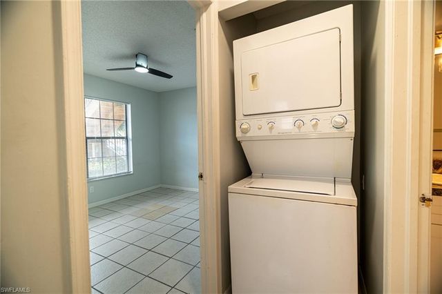 5254 Treetops DR J101, Naples, FL 34113