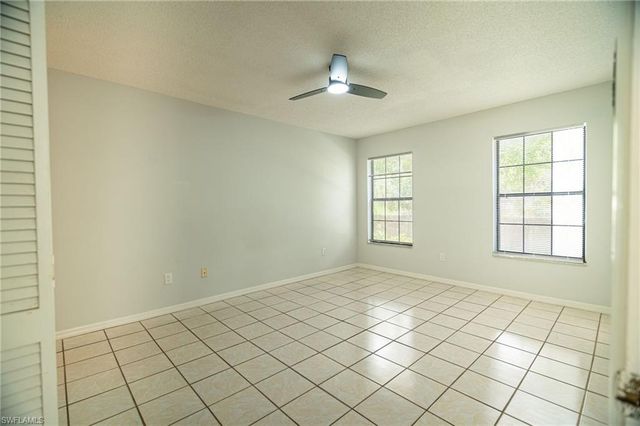 5254 Treetops DR J101, Naples, FL 34113