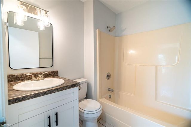 5254 Treetops DR J101, Naples, FL 34113