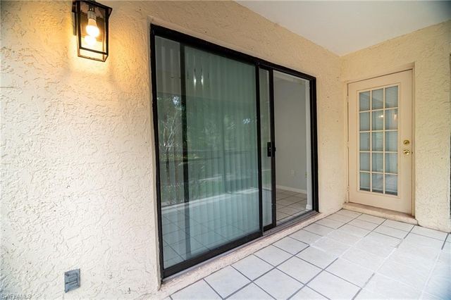 5254 Treetops DR J101, Naples, FL 34113