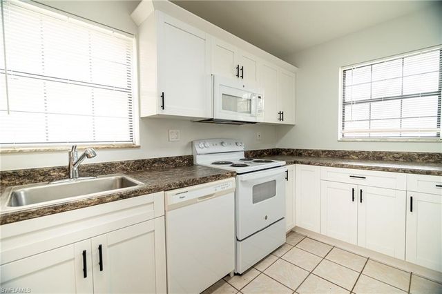 5254 Treetops DR J101, Naples, FL 34113