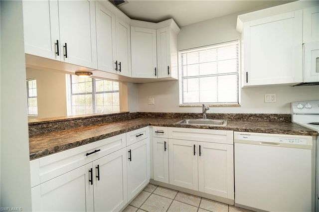 5254 Treetops DR J101, Naples, FL 34113