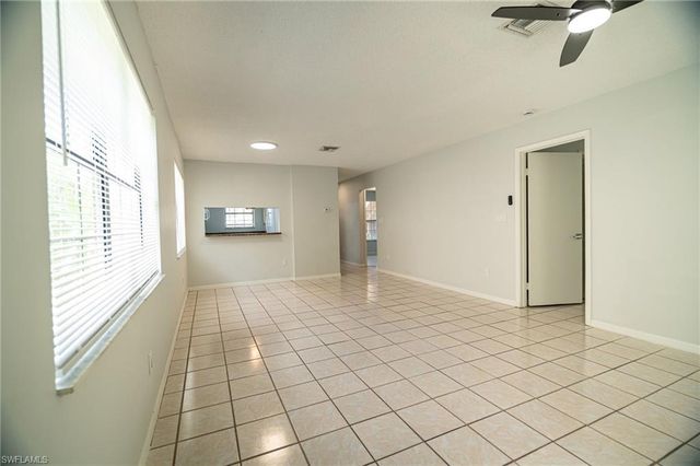 5254 Treetops DR J101, Naples, FL 34113