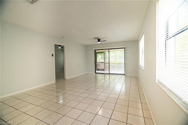 5254 Treetops DR J101, Naples, FL 34113