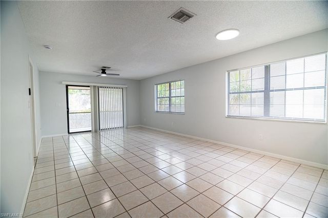 5254 Treetops DR J101, Naples, FL 34113