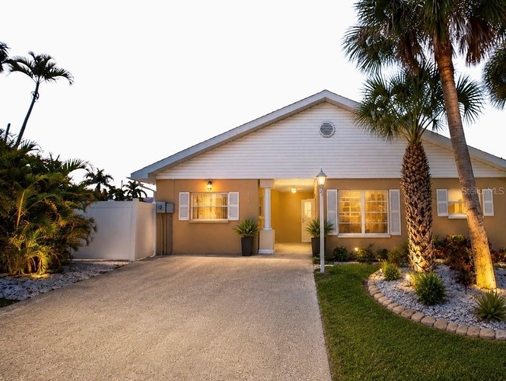 210 84TH STREET, Bradenton Beach, FL 34217