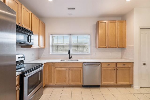 2925 N Knightsbridge Circle, Ann Arbor, MI 48105