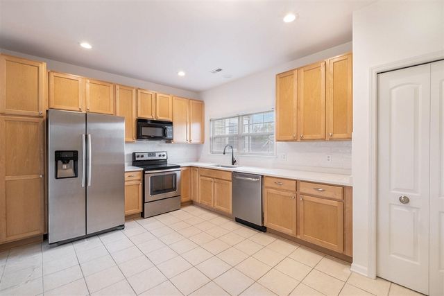 2925 N Knightsbridge Circle, Ann Arbor, MI 48105
