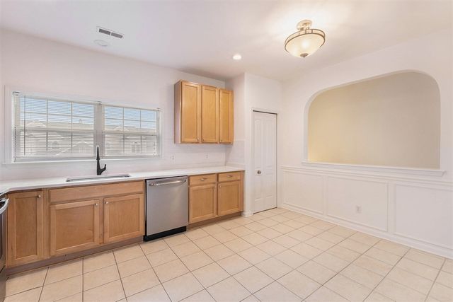 2925 N Knightsbridge Circle, Ann Arbor, MI 48105