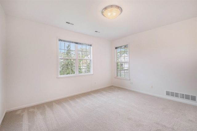 2925 N Knightsbridge Circle, Ann Arbor, MI 48105