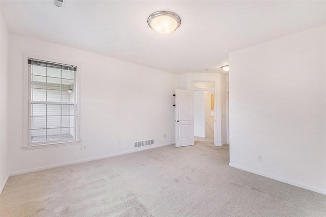 2925 N Knightsbridge Circle, Ann Arbor, MI 48105