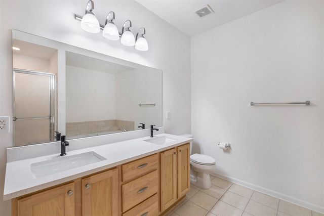 2925 N Knightsbridge Circle, Ann Arbor, MI 48105