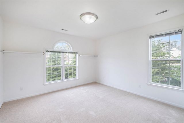 2925 N Knightsbridge Circle, Ann Arbor, MI 48105