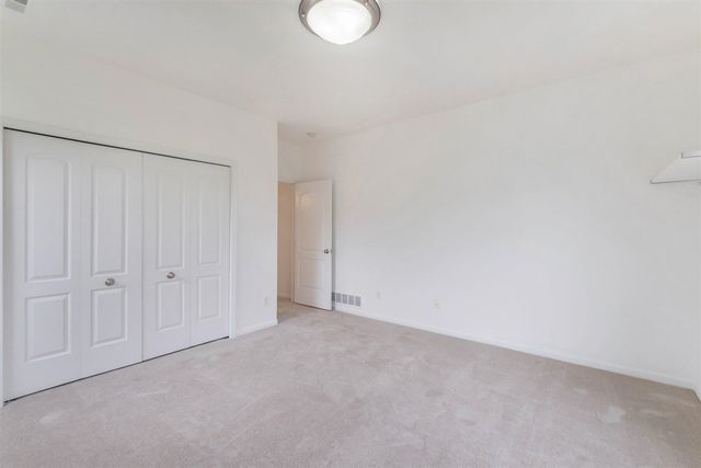 2925 N Knightsbridge Circle, Ann Arbor, MI 48105