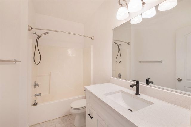 2925 N Knightsbridge Circle, Ann Arbor, MI 48105