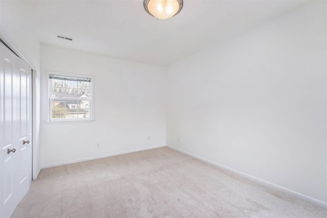 2925 N Knightsbridge Circle, Ann Arbor, MI 48105