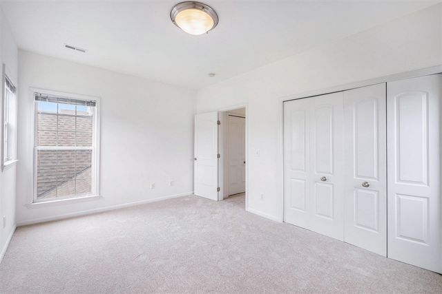 2925 N Knightsbridge Circle, Ann Arbor, MI 48105