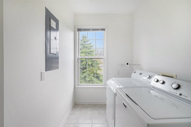 2925 N Knightsbridge Circle, Ann Arbor, MI 48105