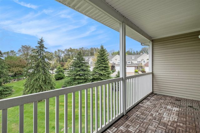 2925 N Knightsbridge Circle, Ann Arbor, MI 48105
