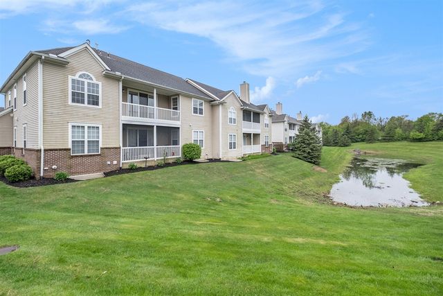 2925 N Knightsbridge Circle, Ann Arbor, MI 48105