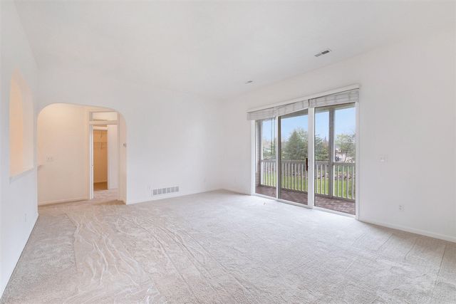 2925 N Knightsbridge Circle, Ann Arbor, MI 48105