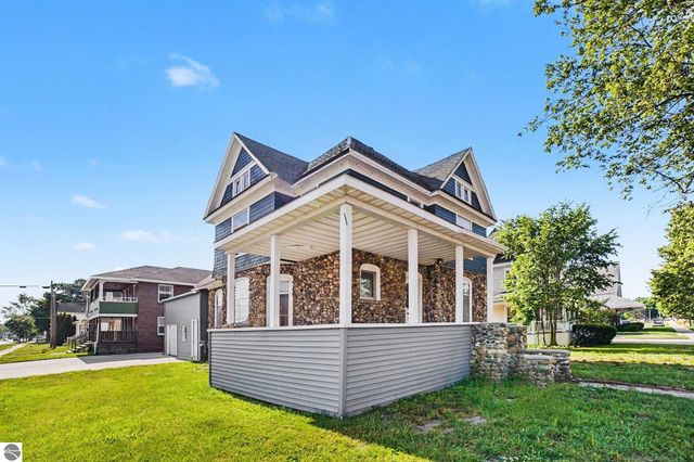 236 E Center Street, Alma, MI 48801