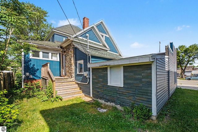 236 E Center Street, Alma, MI 48801