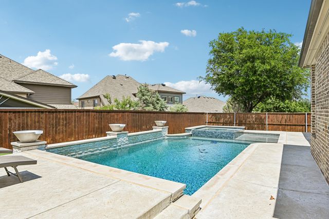 916 Champions Court, Roanoke, TX 76262