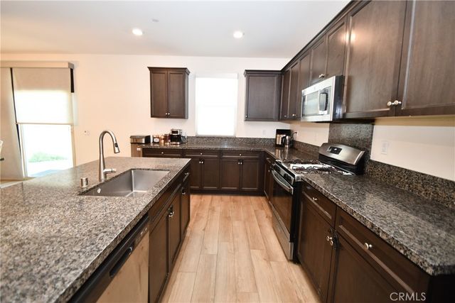16696 AVANTI LN, Fontana, CA 92336