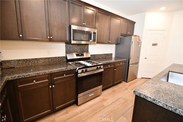 16696 AVANTI LN, Fontana, CA 92336