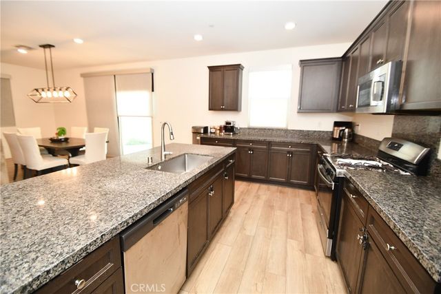 16696 AVANTI LN, Fontana, CA 92336