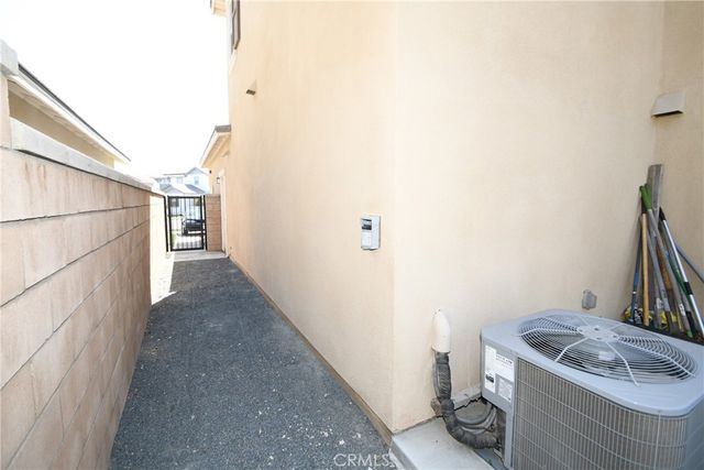 16696 AVANTI LN, Fontana, CA 92336