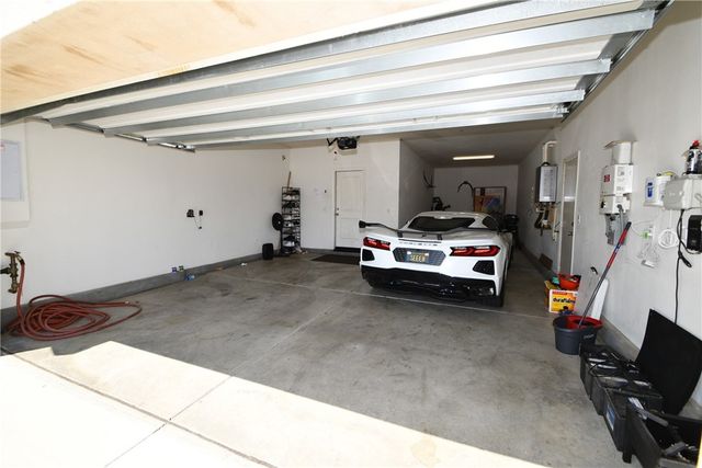 16696 AVANTI LN, Fontana, CA 92336