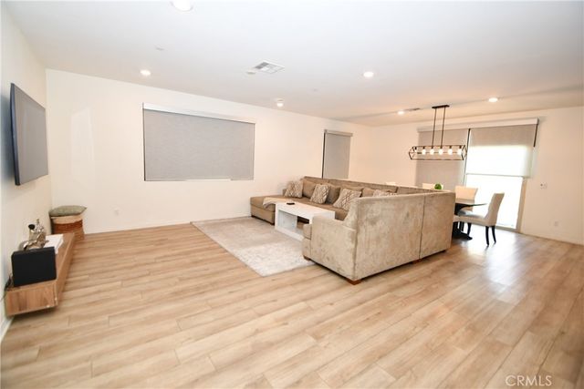 16696 AVANTI LN, Fontana, CA 92336