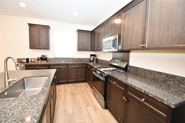 16696 AVANTI LN, Fontana, CA 92336