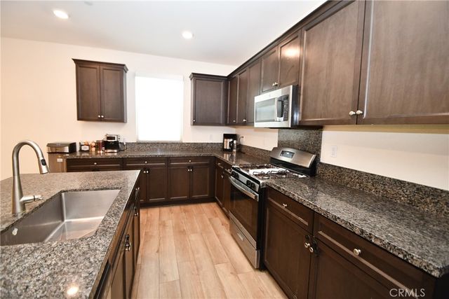 16696 AVANTI LN, Fontana, CA 92336