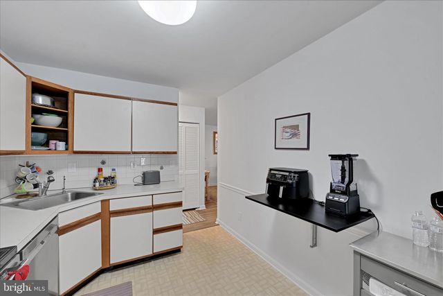 401 COUNTRY PLACE DR, Lancaster, PA 17601